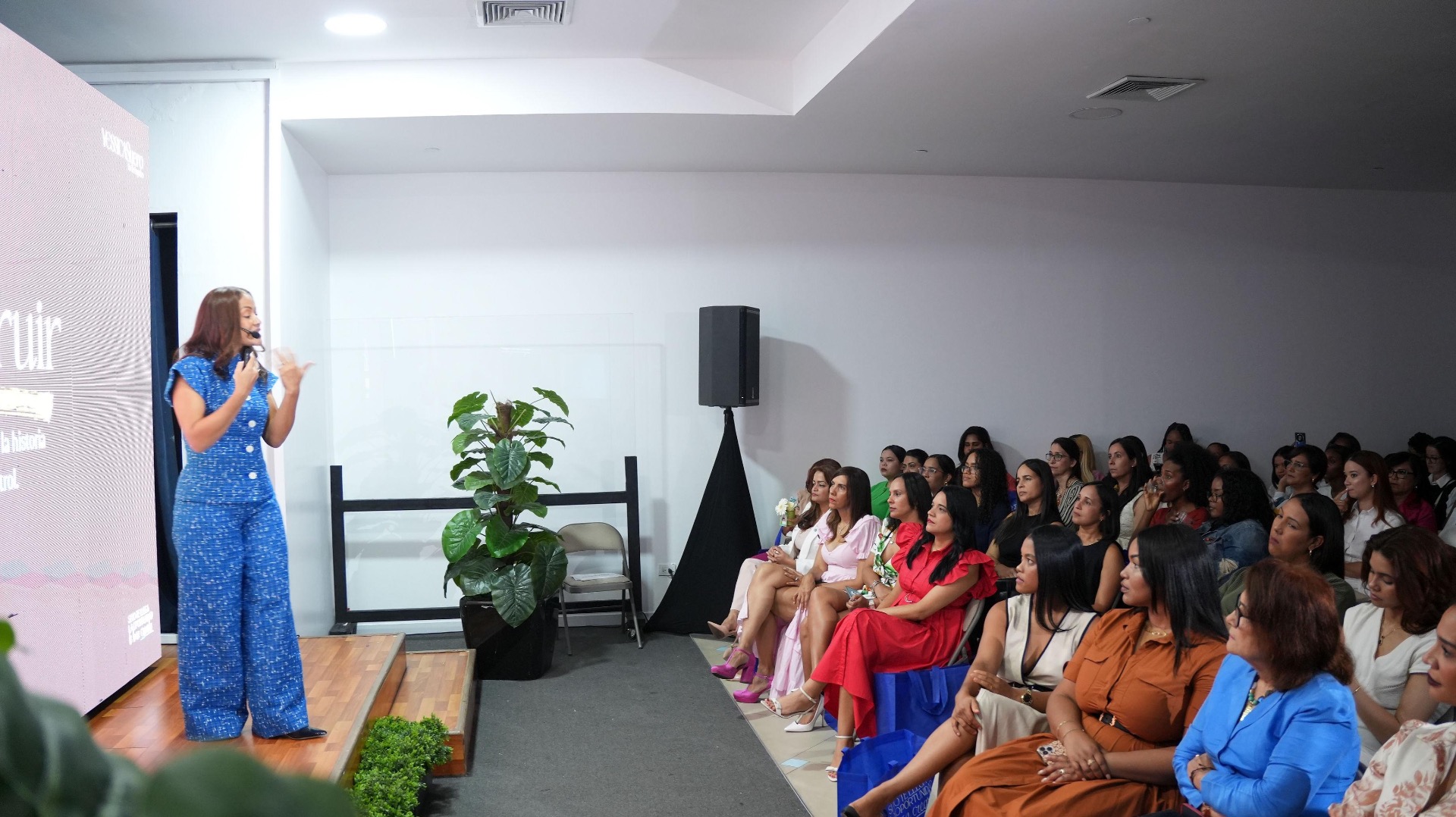 “Conferencia promueve liderazgo y emprendimiento femenino”